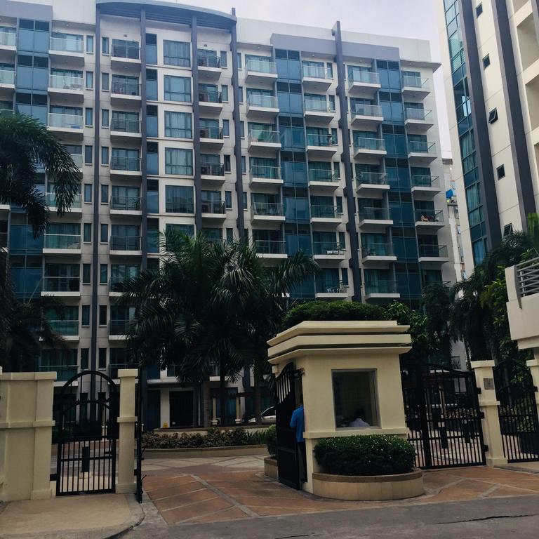 Prs At One Palm Tree Villa Near Airport Manila Exterior photo